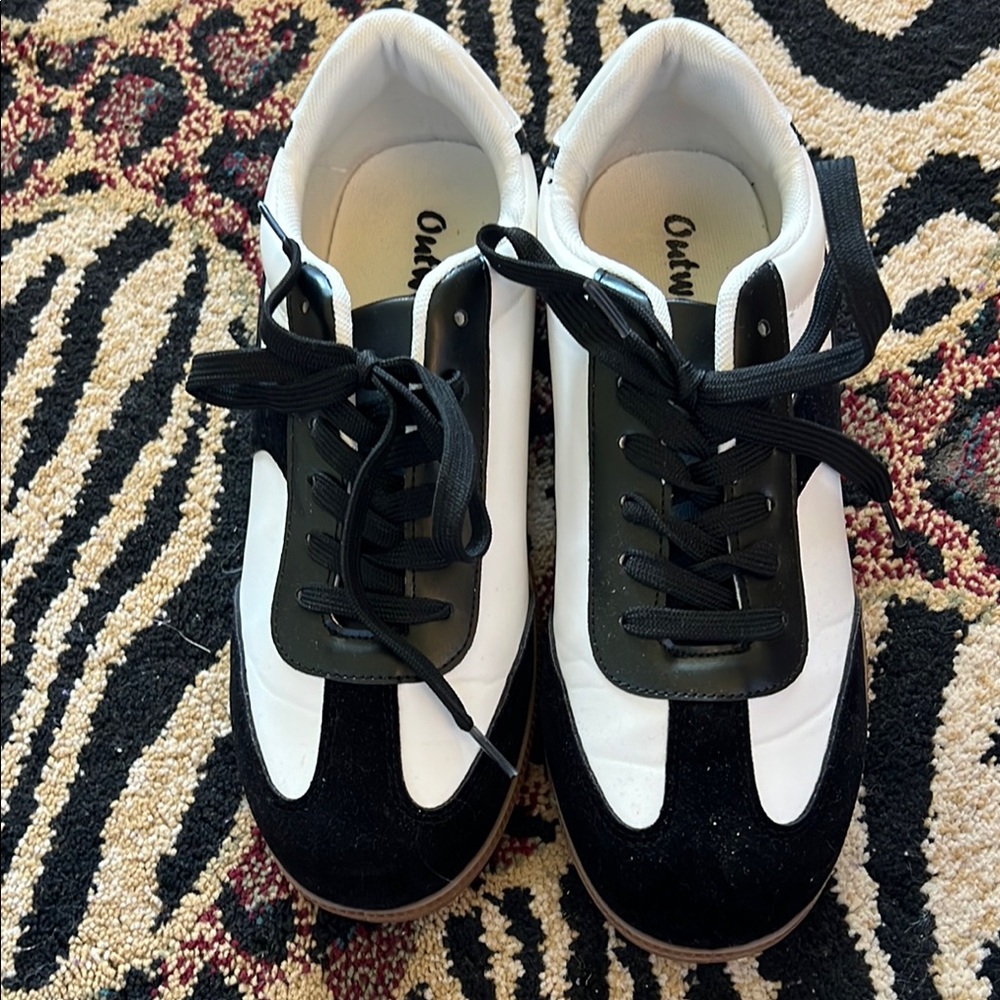 Retro Days Sneakers by Outwoods